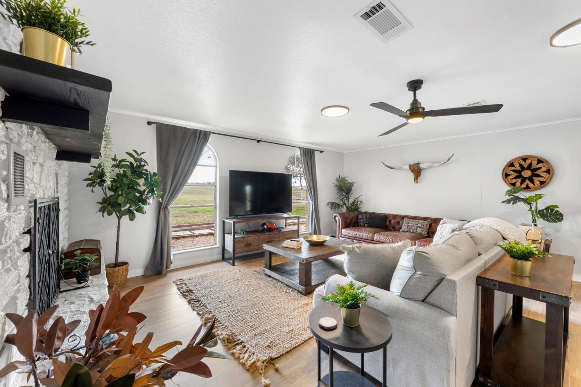 Farm Retreat With Jacuzzi, Fire Pit, Mini Goats, Mini Ponies And Mini Cows Βίλα San Marcos Δωμάτιο φωτογραφία