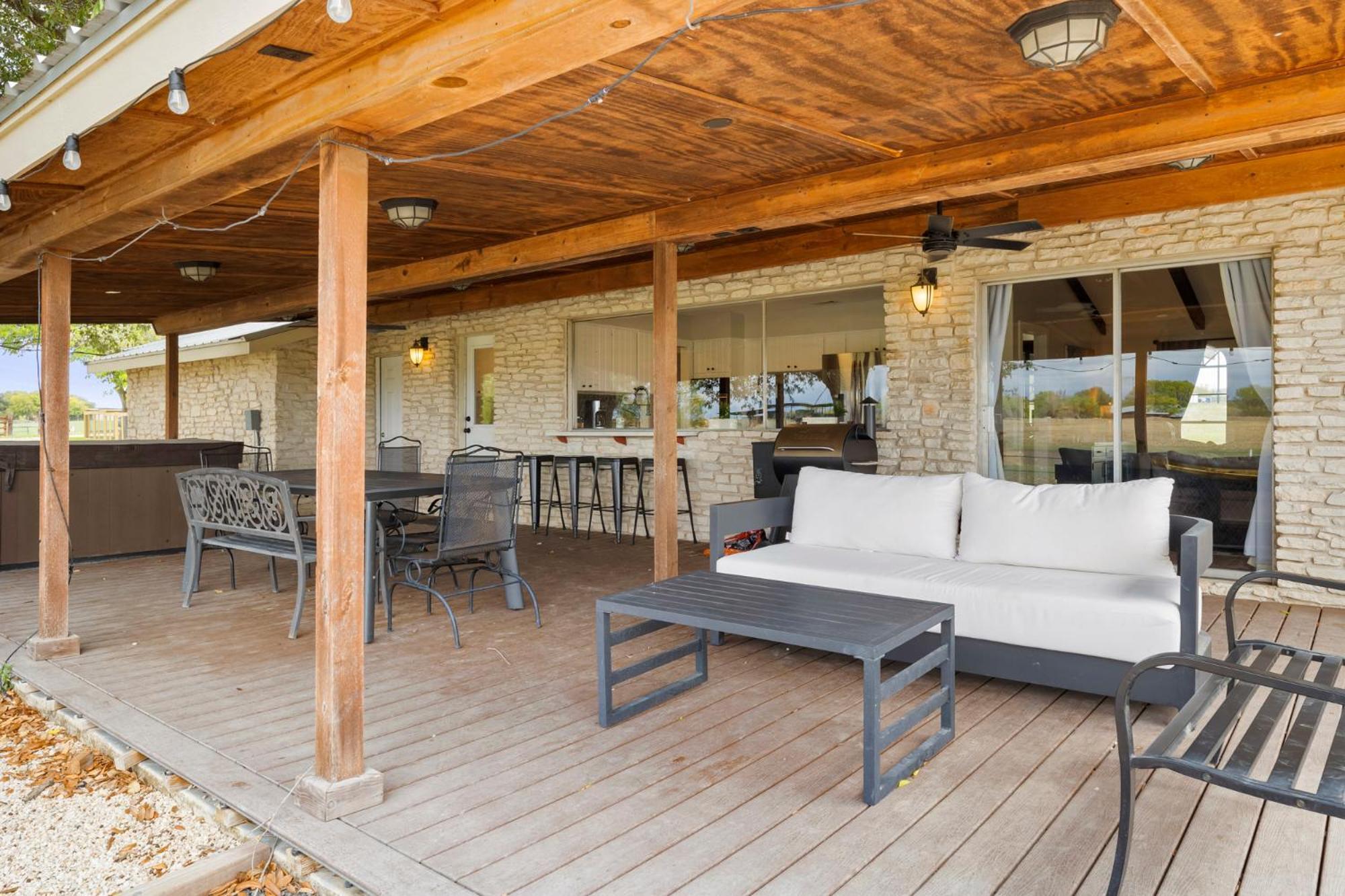 Farm Retreat With Jacuzzi, Fire Pit, Mini Goats, Mini Ponies And Mini Cows Βίλα San Marcos Δωμάτιο φωτογραφία