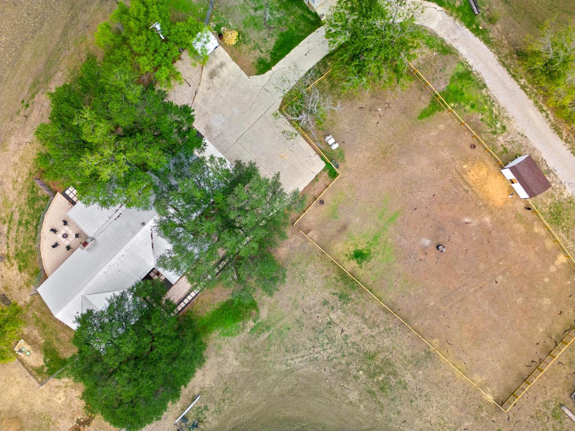 Farm Retreat With Jacuzzi, Fire Pit, Mini Goats, Mini Ponies And Mini Cows Βίλα San Marcos Δωμάτιο φωτογραφία